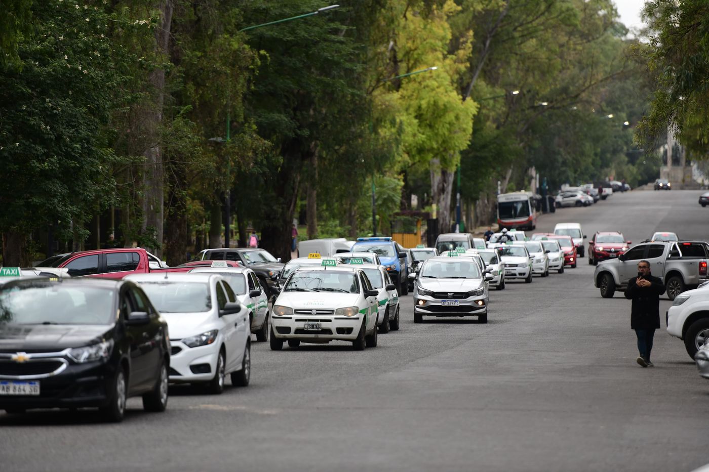 Los Taxistas Protestaron Por La Falta De GNC En La Plata Y Cortaron La ...