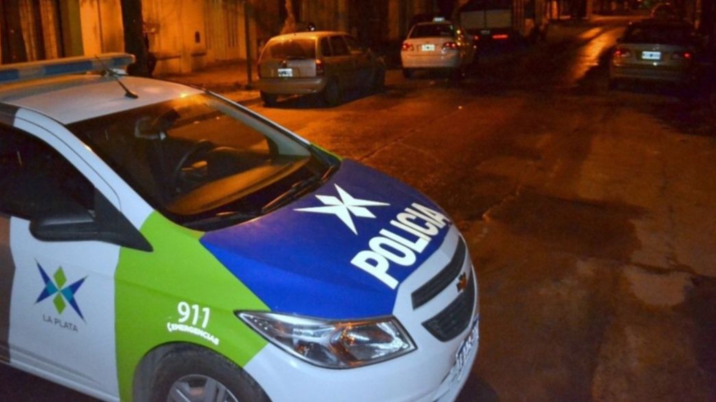 Desvalijó una casa de La Plata y lo descubrieron mientras se llevaba el botín en una manta