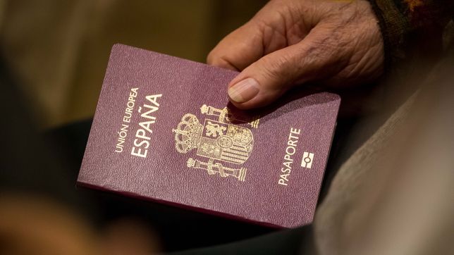 vino a pasar las fiestas a la plata, le robaron el pasaporte y necesita recuperarlo para volver a espana