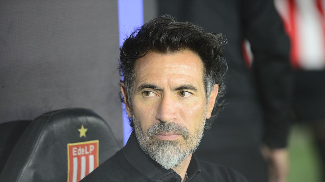 Eduardo Domínguez bajó la espuma y llamó a no desviar la cabeza antes de la Copa Libertadores