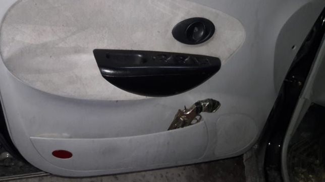 manejaba un auto robado, iba armado y lo atraparon por casualidad