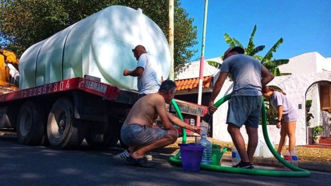 absa distribuira agua en la plata y berisso por la crisis hidrica y la ola de calor