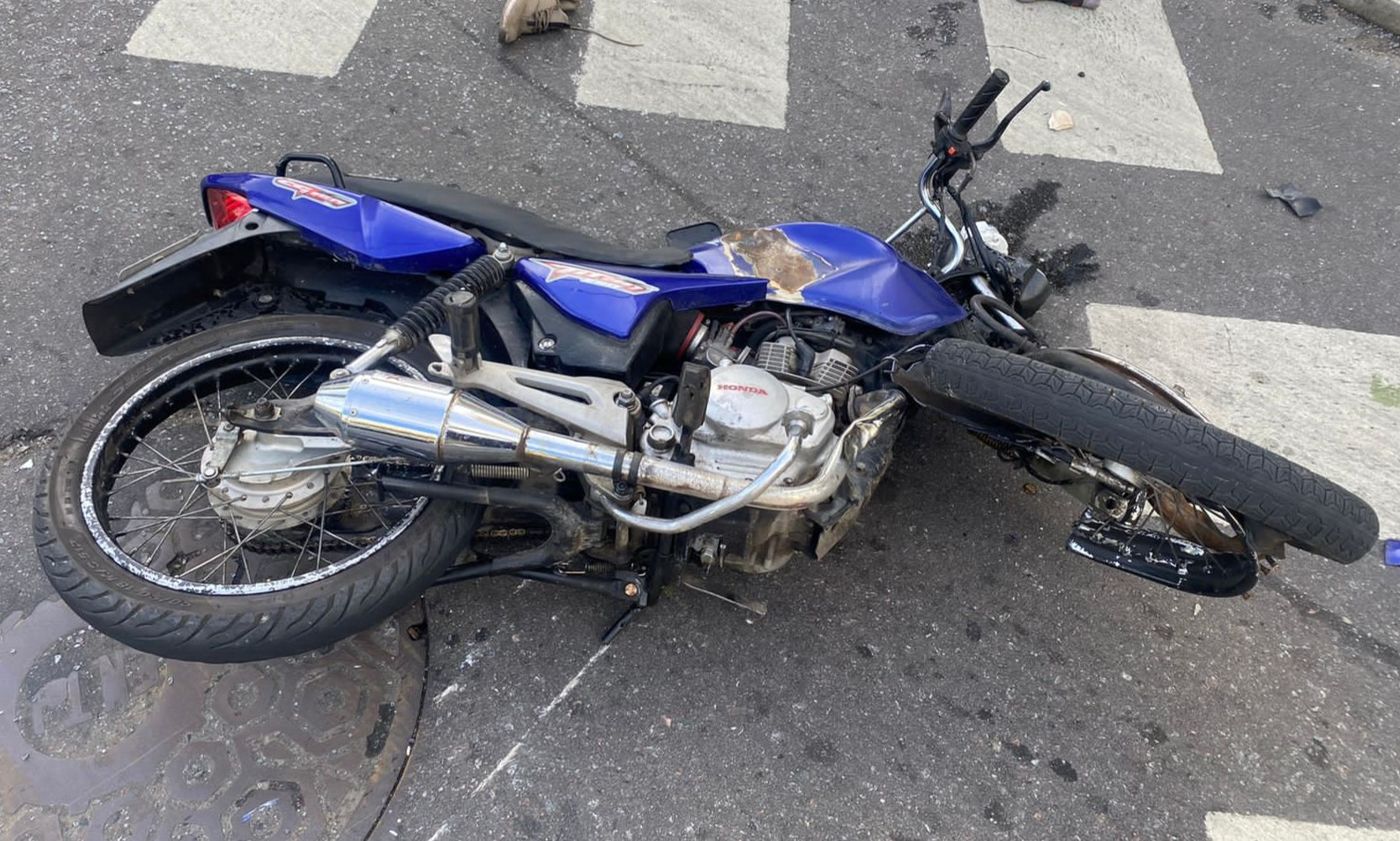 El accidente ocurrió durante la madrugada en plena zona céntrica de La Plata.