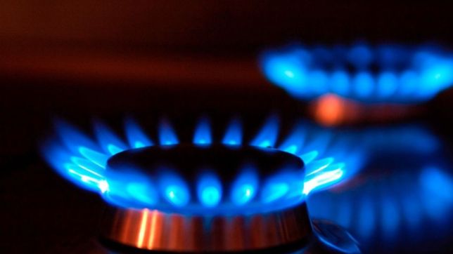 subio el dolar y sigue el gas: un item atado a la divisa dispara el costo del servicio