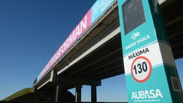 instalan totems en la autopista la plata-buenos aires para controlar la velocidad