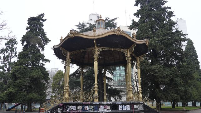 asi estan las plazas que la municipalidad busca restaurar