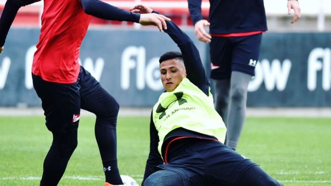 se freno la salida de un pibe de estudiantes y dominguez podria sumar un refuerzo