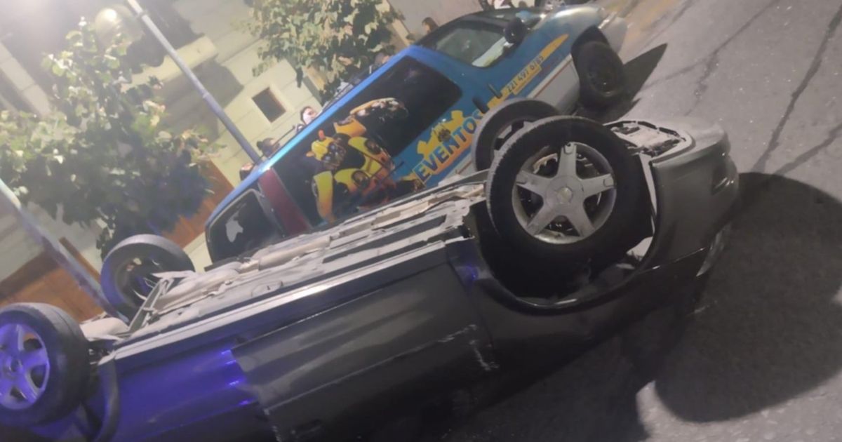 Doble choque y vuelco en pleno centro de La Plata