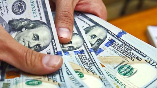 el dolar blue corto la racha alcista con una caida de 5 pesos