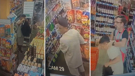 lo filmaron robando cuatro botellas de fernet en un supermercado y los empleados lo agarraron del cuello lo filmaron robando cuatro botellas de fernet en un supermercado y los empleados lo agarraron del cuello