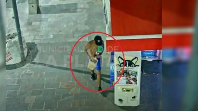 video: robaron un kiosco en pleno centro, quisieron fugarse y los atrapo la policia