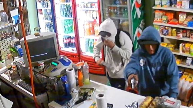 amenazaron con dispararle a un comerciante y le robaron: terminaron detenidos