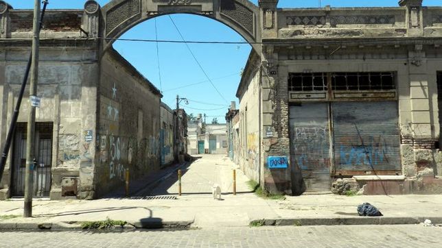 hombres de la uocra ingresaron armados a varias casas en la calle nueva york de berisso