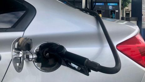 Tras el sorpresivo aumento de los combustibles, el Gobierno lanzó medidas para el sector