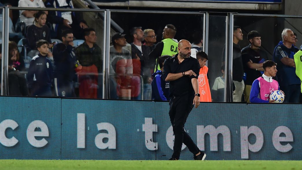 Méndez se sinceró tras el empate con Central Córdoba: Si no convertimos es muy difícil