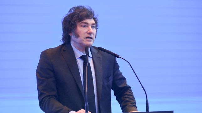el gobierno nacional podria pasar a disponibilidad a 100 mil empleados del estado nacional