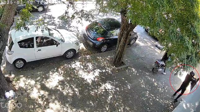 motochorros acorralaron a una mujer en barrio norte y escaparon con sus pertenencias en segundos