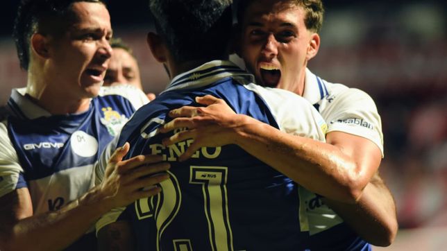 dejo gimnasia antes de terminar su contrato y ya fue presentado en un club de europa