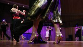 con la milonga de la plaza, el tango vuelve a brillar en la plata con la milonga de la plaza, el tango vuelve a brillar en la plata