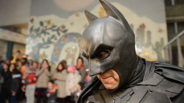 el batman solidario se enojo por la falta de ventiladores en el hospital de ninos