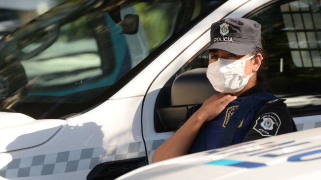 un electricista de la plata fue atacado a piedrazos por una patota que termino robandole