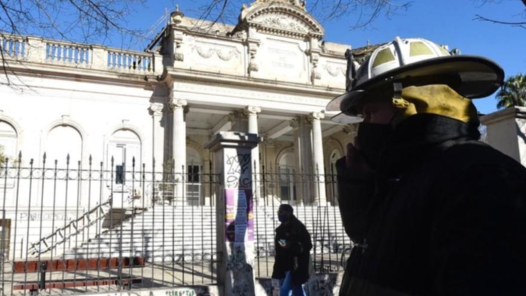 Los bomberos controlaron un principio de incendio en Fiscalía