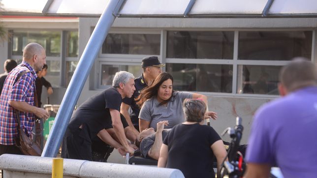 el gobierno le prohibio la entrada a las canchas a 15 barras tras la pelea en el hospital de gonnet