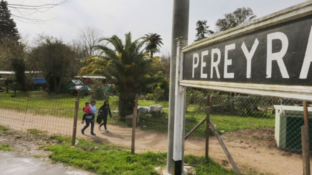 A pesar de la cuarentena, organizaron una fiesta con luces y música en el Parque Pereyra