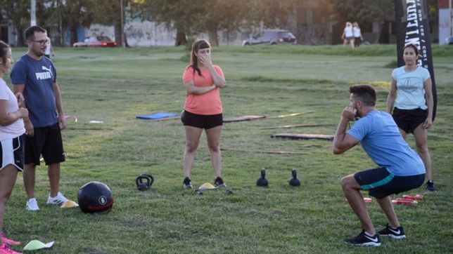 actividad fisica en las plazas: los profes deberan inscribirse y hacer cursos de rcp