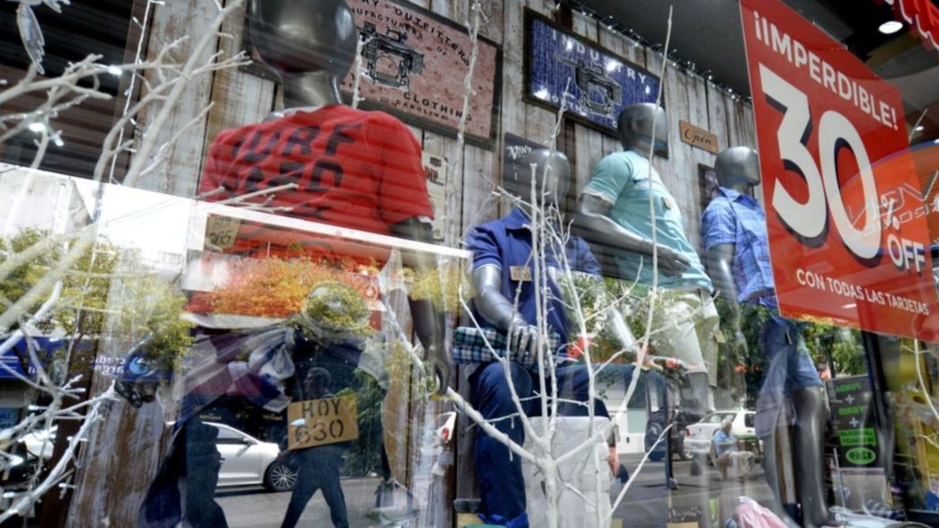 Cada vez menos regalos: las ventas minoristas cayeron esta Navidad