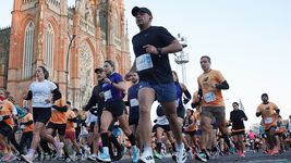 cientos de corredores copan las calles en la cuarta edicion de la media maraton la plata cientos de corredores copan las calles en la cuarta edicion de la media maraton la plata