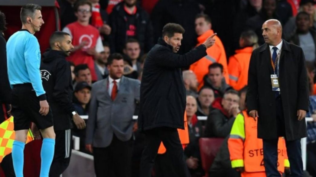 Explotó Diego Simeone: el extécnico de Estudiantes insultó a un árbitro y terminó expulsado