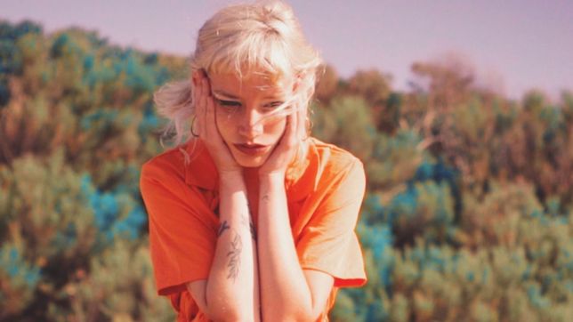 renata di croce presenta su nueva cancion como el mar