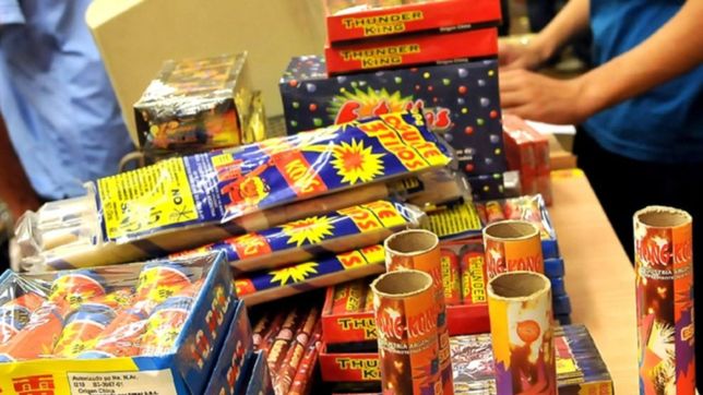 desmantelaron mas de una docena de puestos ilegales de venta de fuegos artificiales