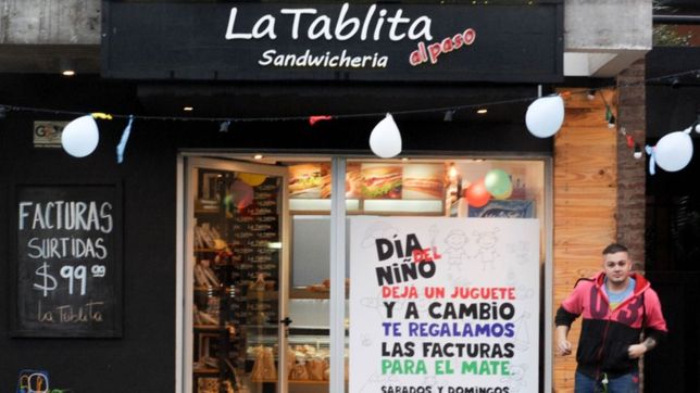 ?juguetes por facturas?: la campana del platense que es furor en la plata