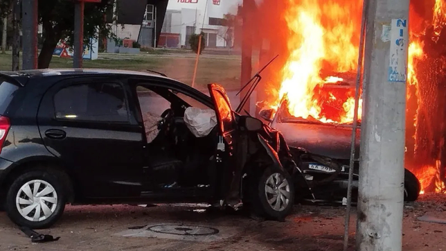 identificaron al conductor que murio en la plata tras chocar e incendiarse su auto