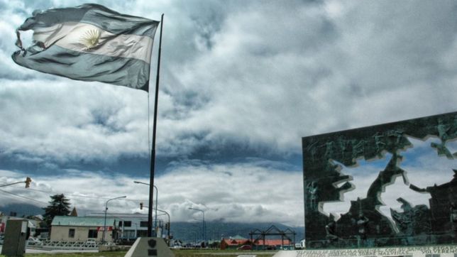 que pasa el lunes, ¿es o no feriado puente por el dia del veterano de malvinas?