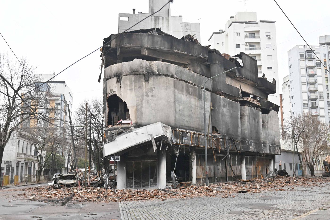 Incendio y derrumbe demolición del depósito de diagonal 77 (3)