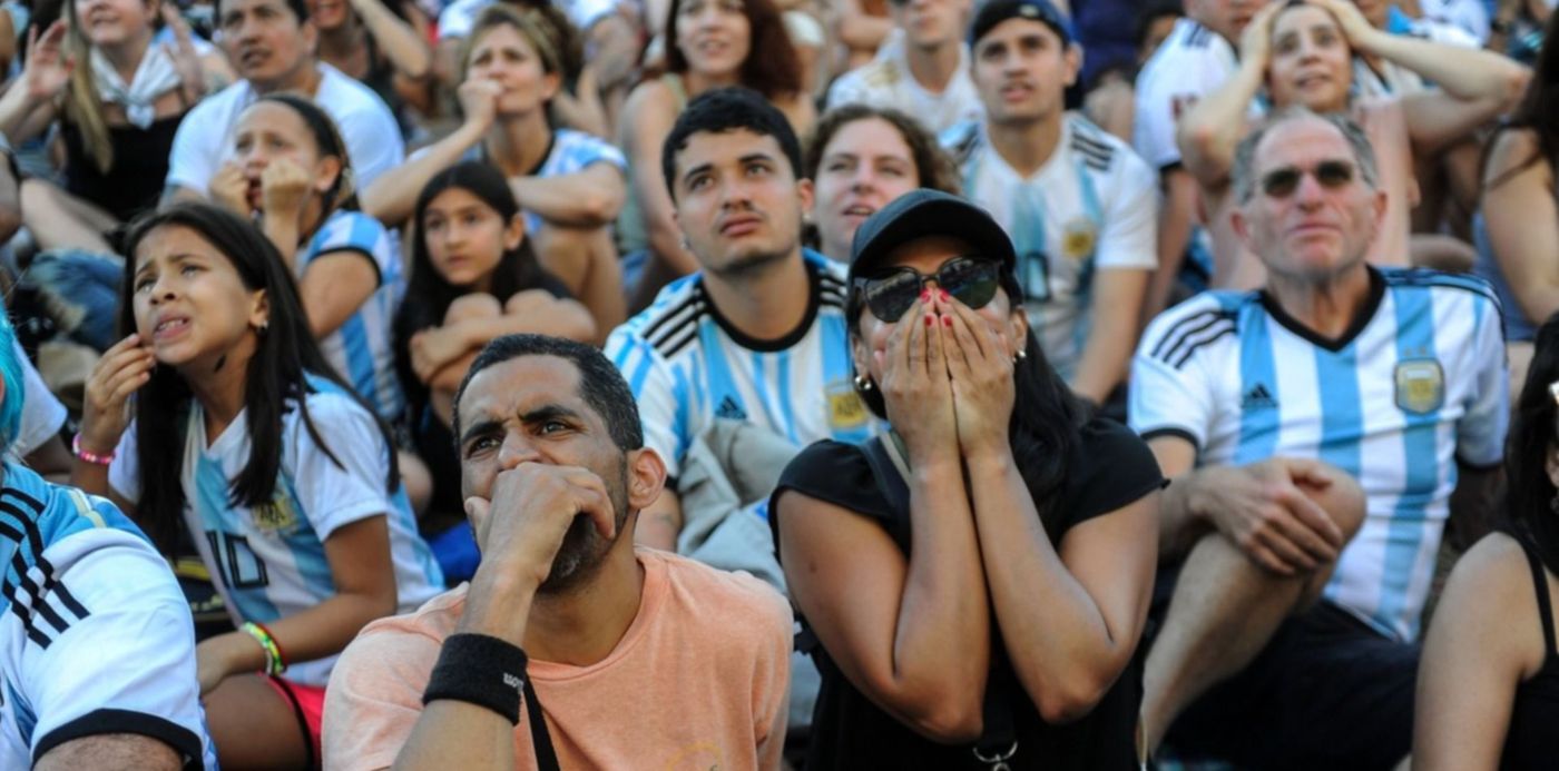 Argentinos sufren por el partido Argentina México