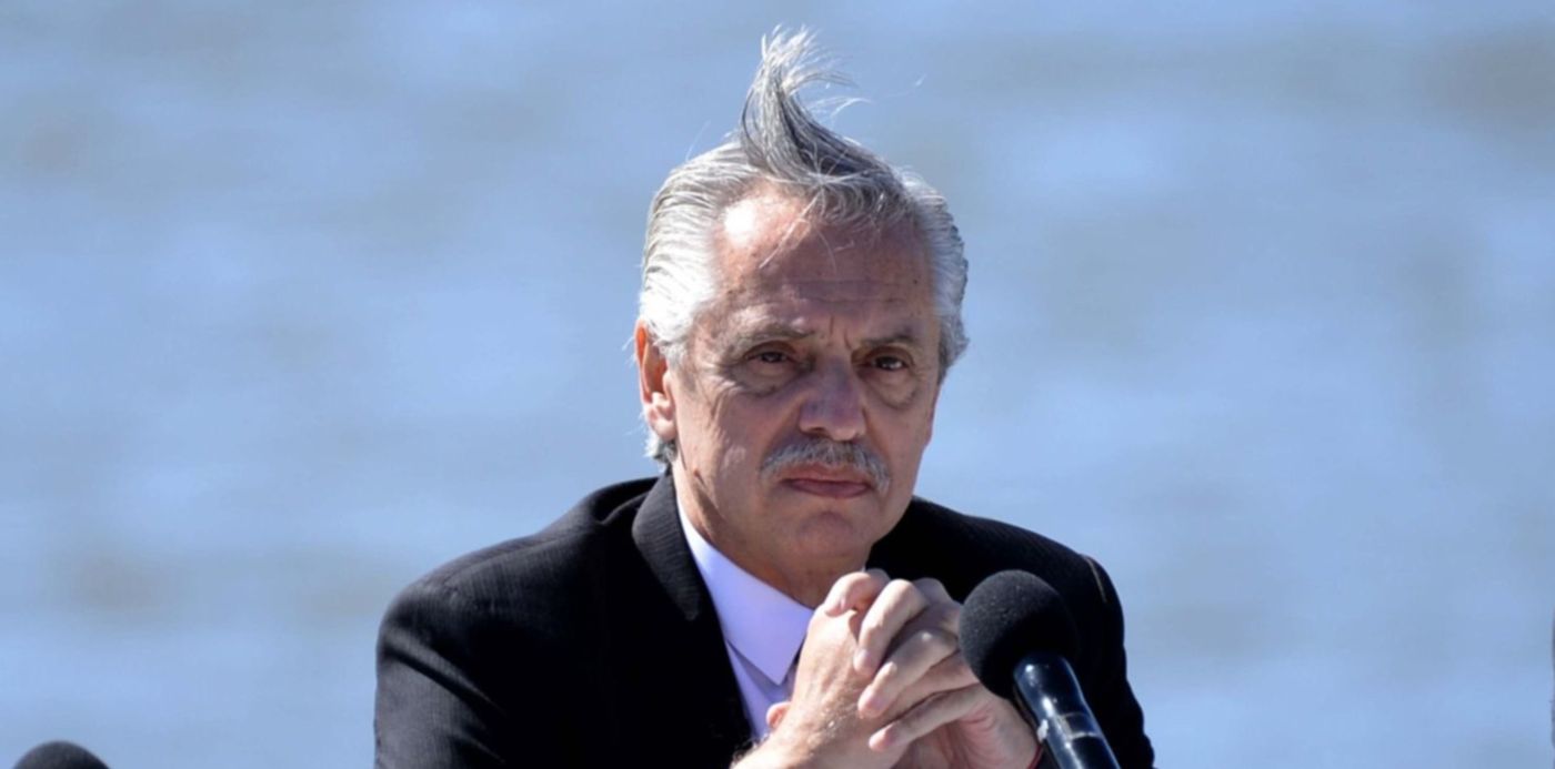 Alberto Fernández y Axel Kicillof en la licitación del Canal Magdalena