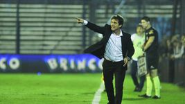 guillermo se prepara para asumir en velez: ¿cuando enfrentaria al lobo y jugaria la final ante el pincha? guillermo se prepara para asumir en velez: ¿cuando enfrentaria al lobo y jugaria la final ante el pincha?