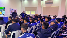 gimnasia contra la ludopatia: los juveniles del lobo recibieron una inedita capacitacion