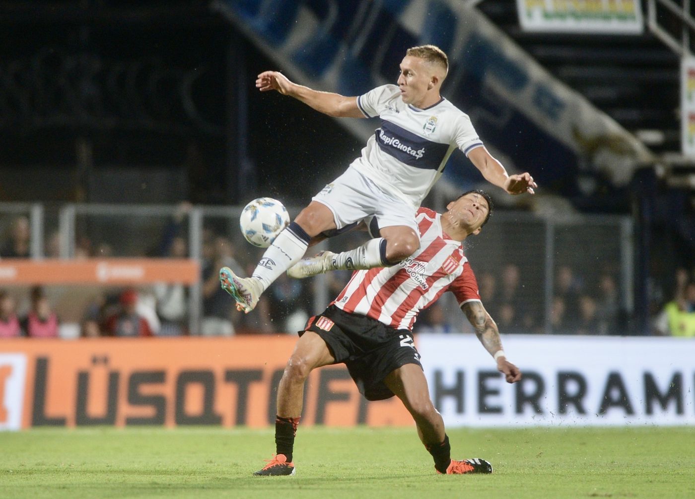 Gimnasia Estudiantes De Blasis Perez.jpg