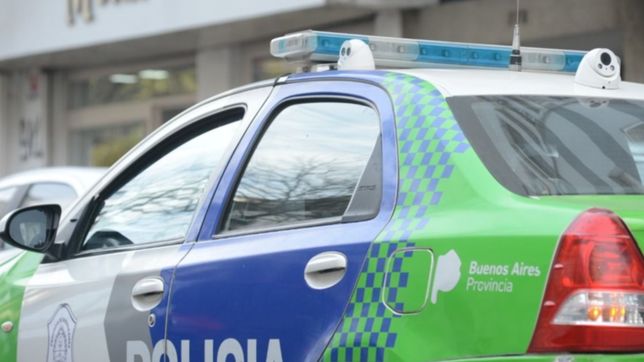 le pusieron un cuchillo en la garganta y lo atacaron para robarle una guitarra