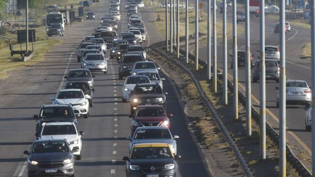 se termina el carnaval y el regreso a la plata por las rutas 2 y 11 es complicado
