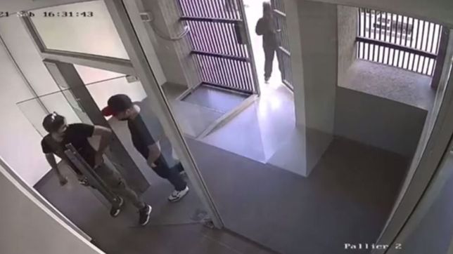 videos: asi desvalijaron cuatro departamentos de la plata en menos de una hora