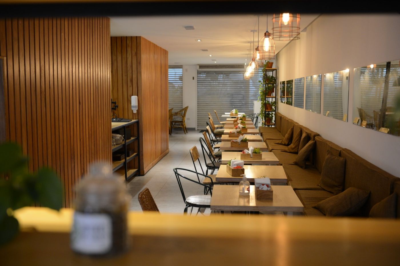 restaurantes bar postpandemia medidas sanitarias cerveceria mesas