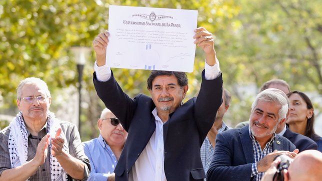 el cecim la plata recibio el doctorado honoris causa de la unlp