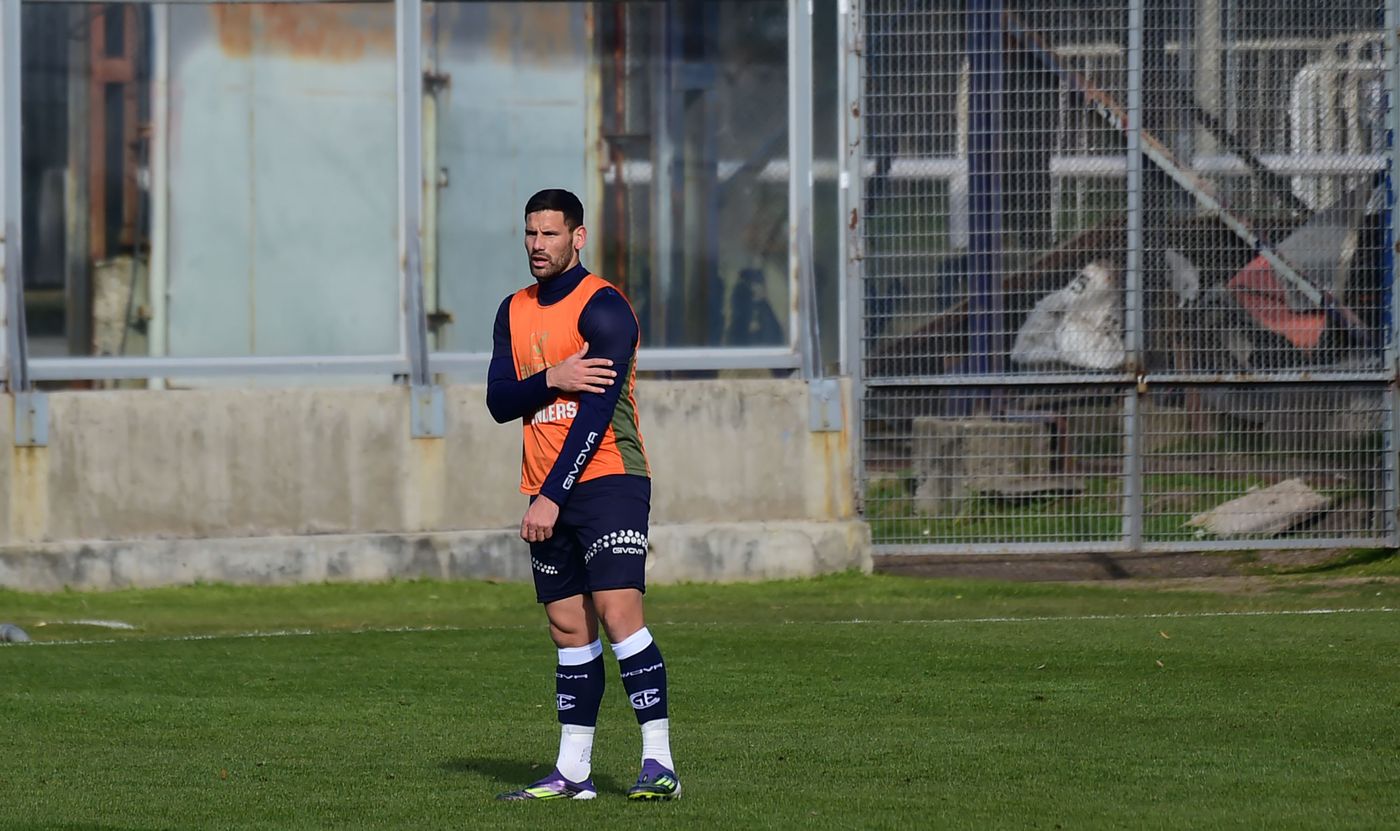 Guillermo Enrique en uno de los amistosos de pretemporada de Gimnasia. Guillermo Enrique en uno de los amistosos de pretemporada de Gimnasia.