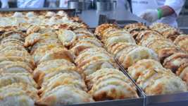 descubrieron a quince sucursales de una conocida cadena de venta de empanadas colgadas de la luz descubrieron a quince sucursales de una conocida cadena de venta de empanadas colgadas de la luz